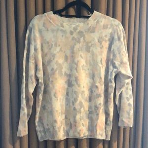 Classic crew neck cashmere light weight sweater